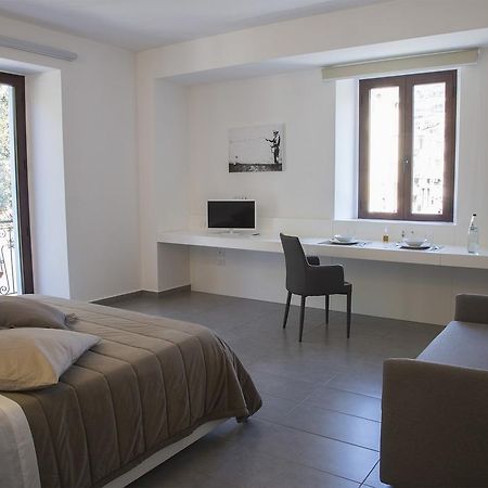 La Chambre Paola Luaran gambar