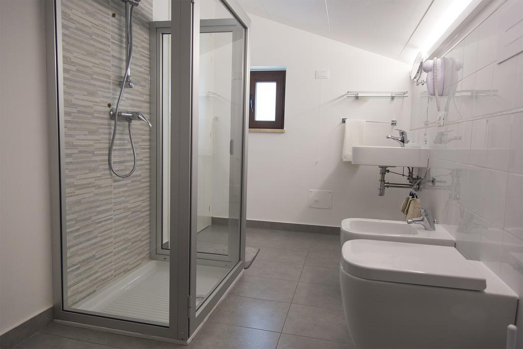La Chambre Paola Luaran gambar
