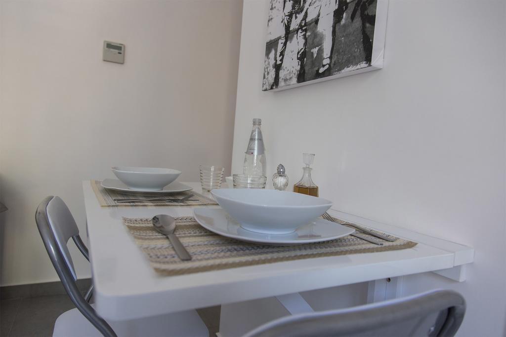 La Chambre Paola Luaran gambar